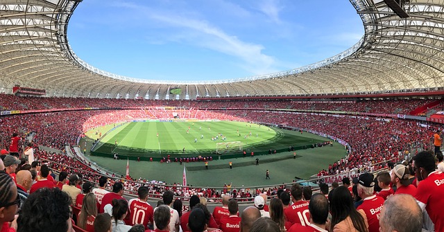 横驰骋